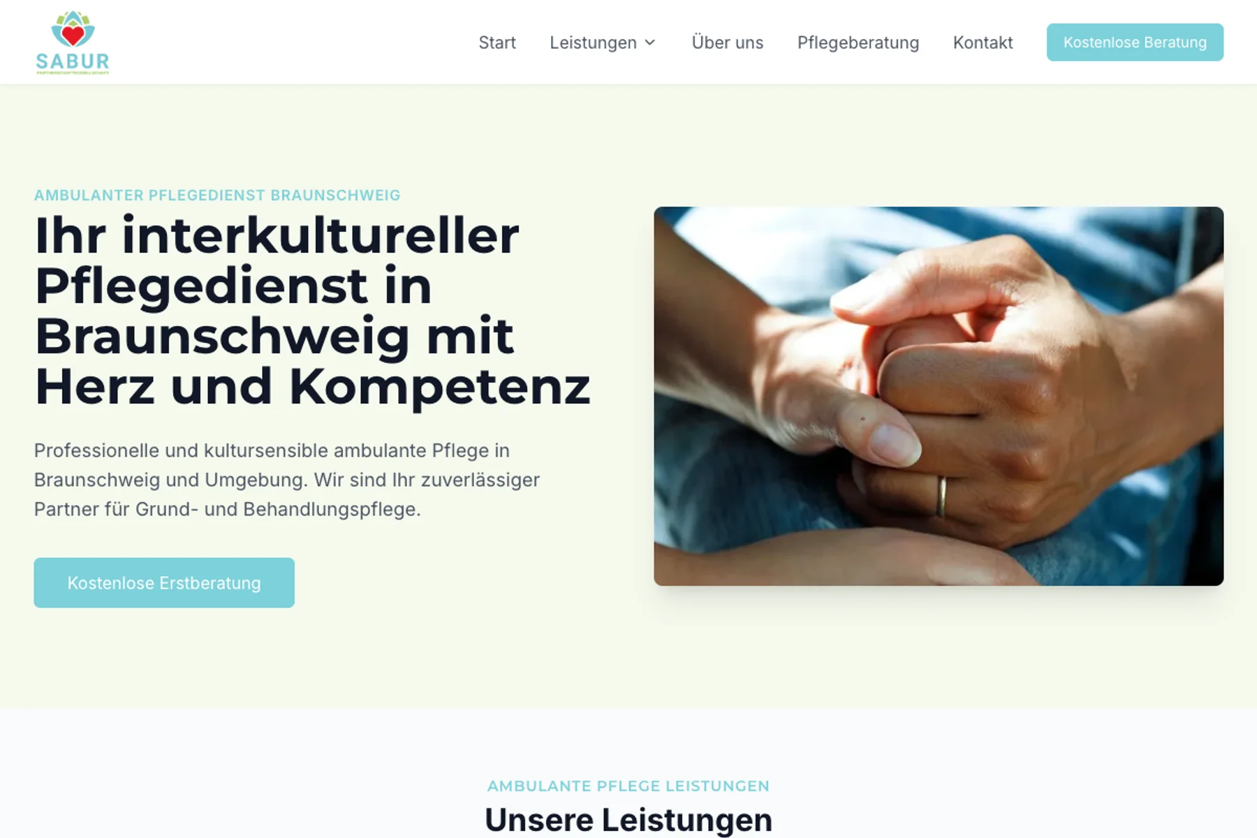 Startseite von Sabur Pflegedienst mit Pflegeangebot und dem Foto zweier Hände